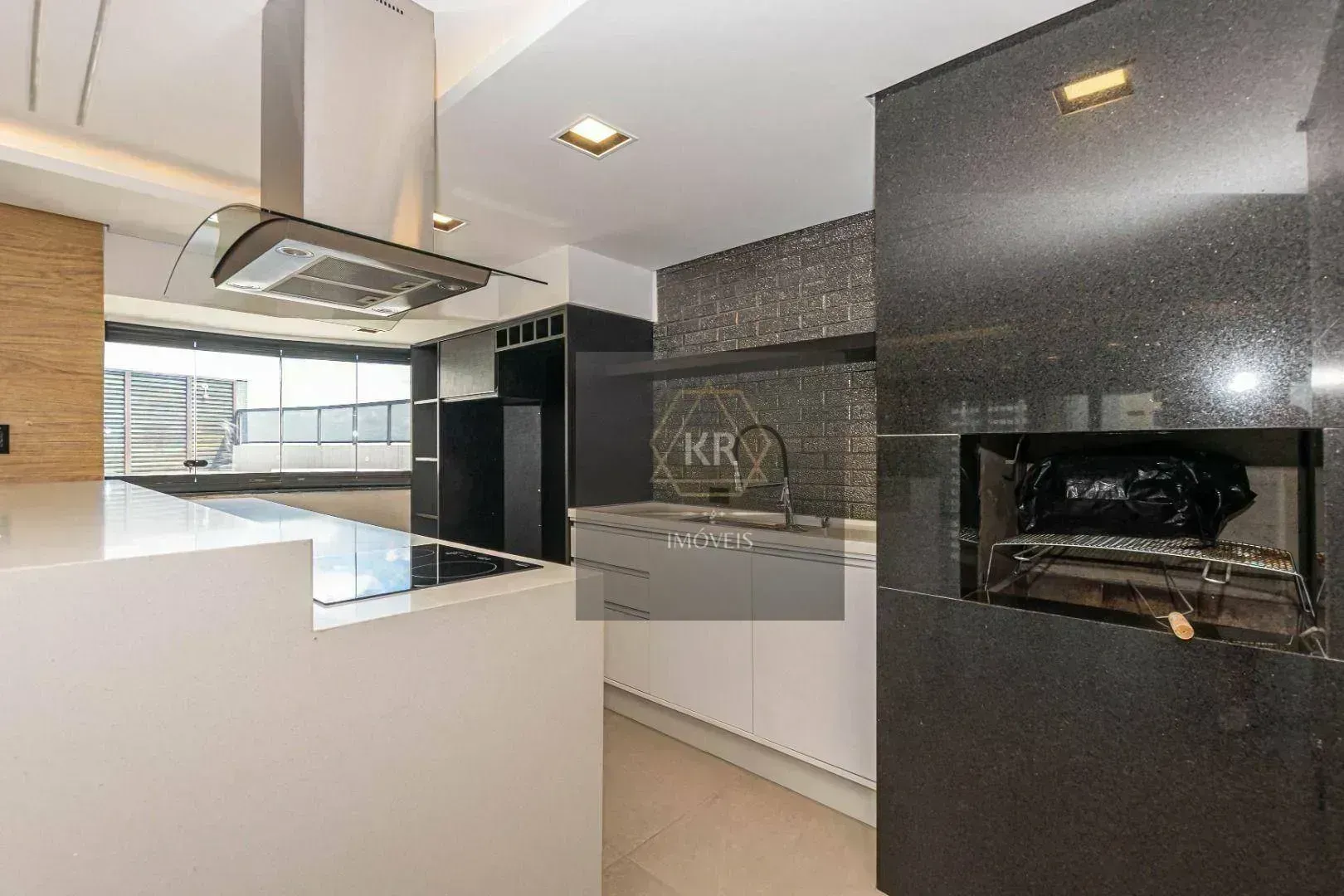 Furnished 272 m² apartment with 3 en-suites and 4 parking — photo 27