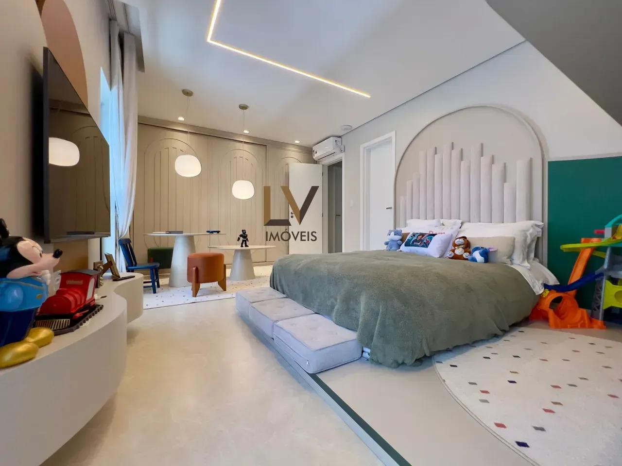 Furnished house with 800 m², 5 bedrooms and open-plan kitchen — photo 42