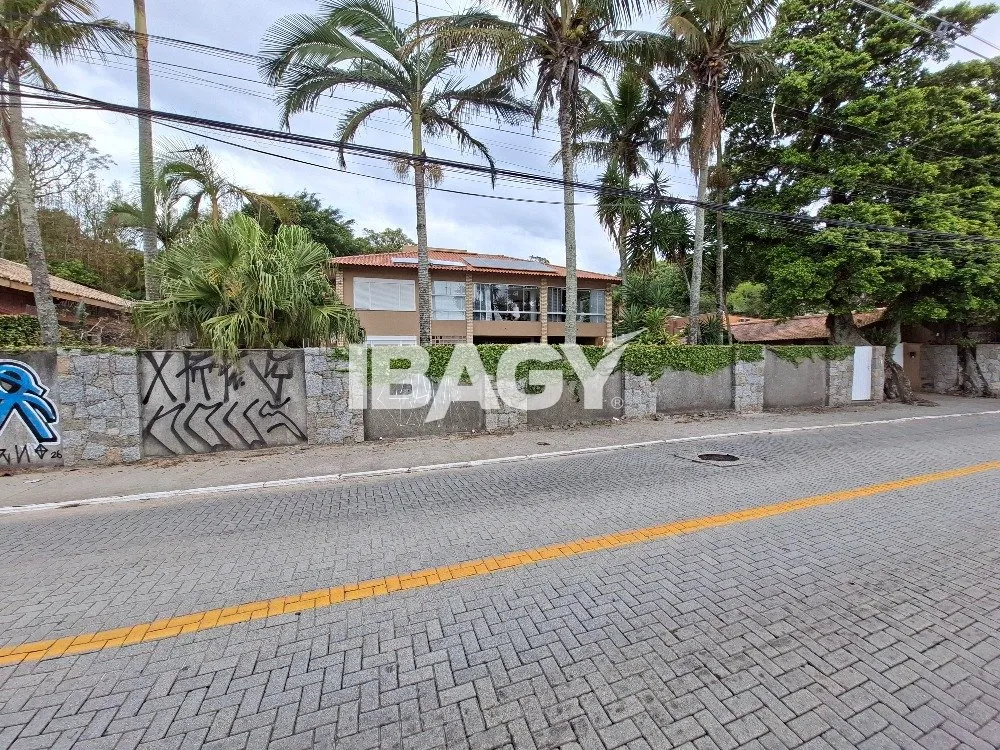 Casa amueblada con 4 dormitorios y 250 m² — photo 42