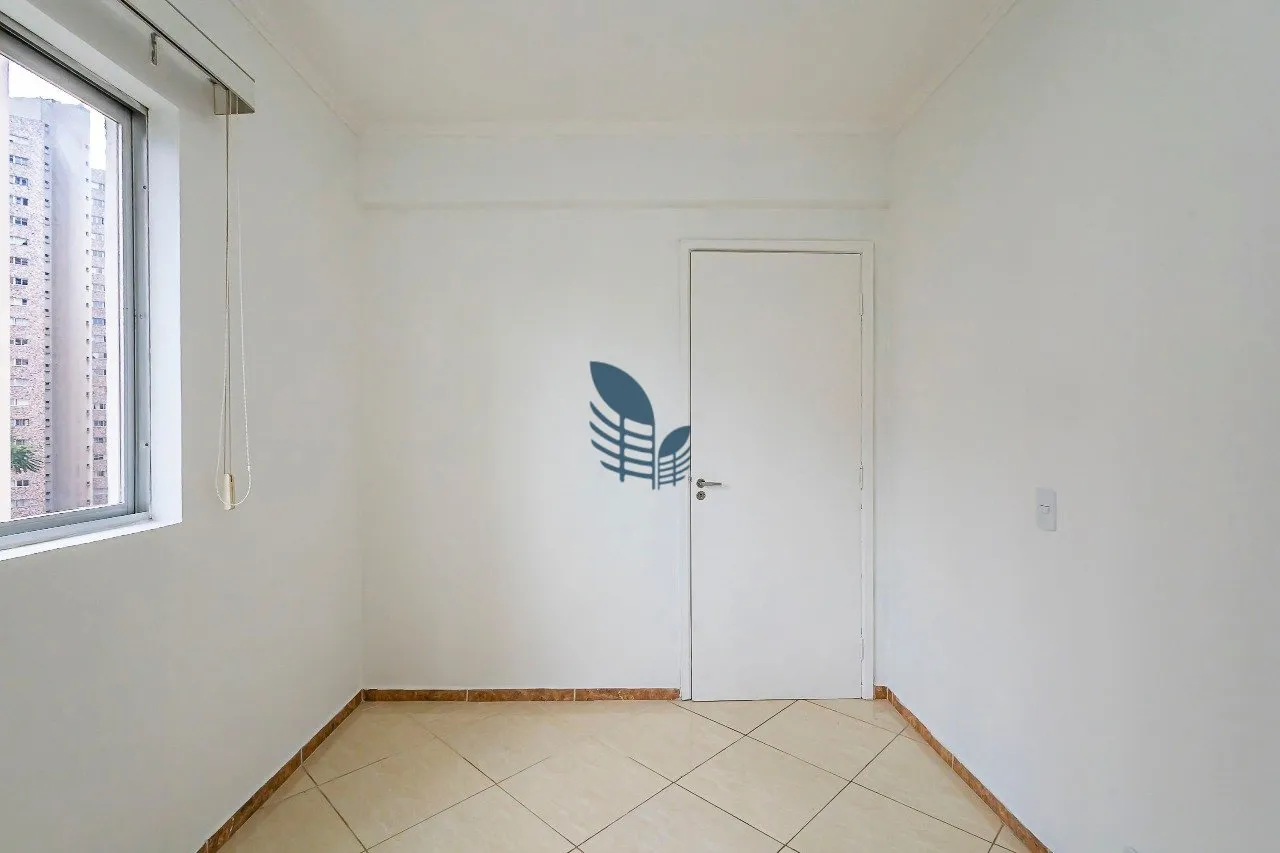 1-bedroom apartment with en-suite bathroom and separate kitchen — photo 15