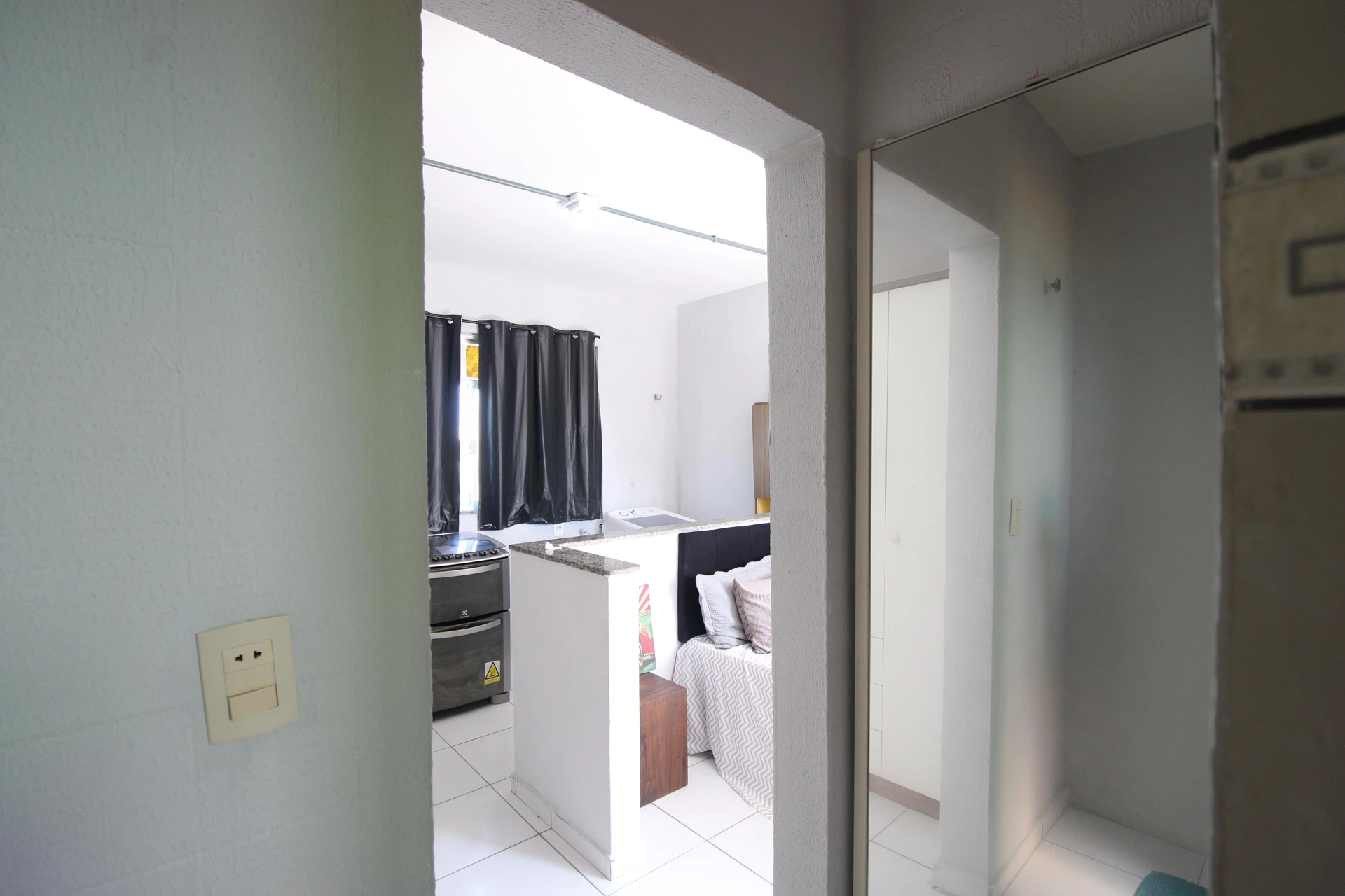 Furnished studio with kitchenette and en-suite — photo 11