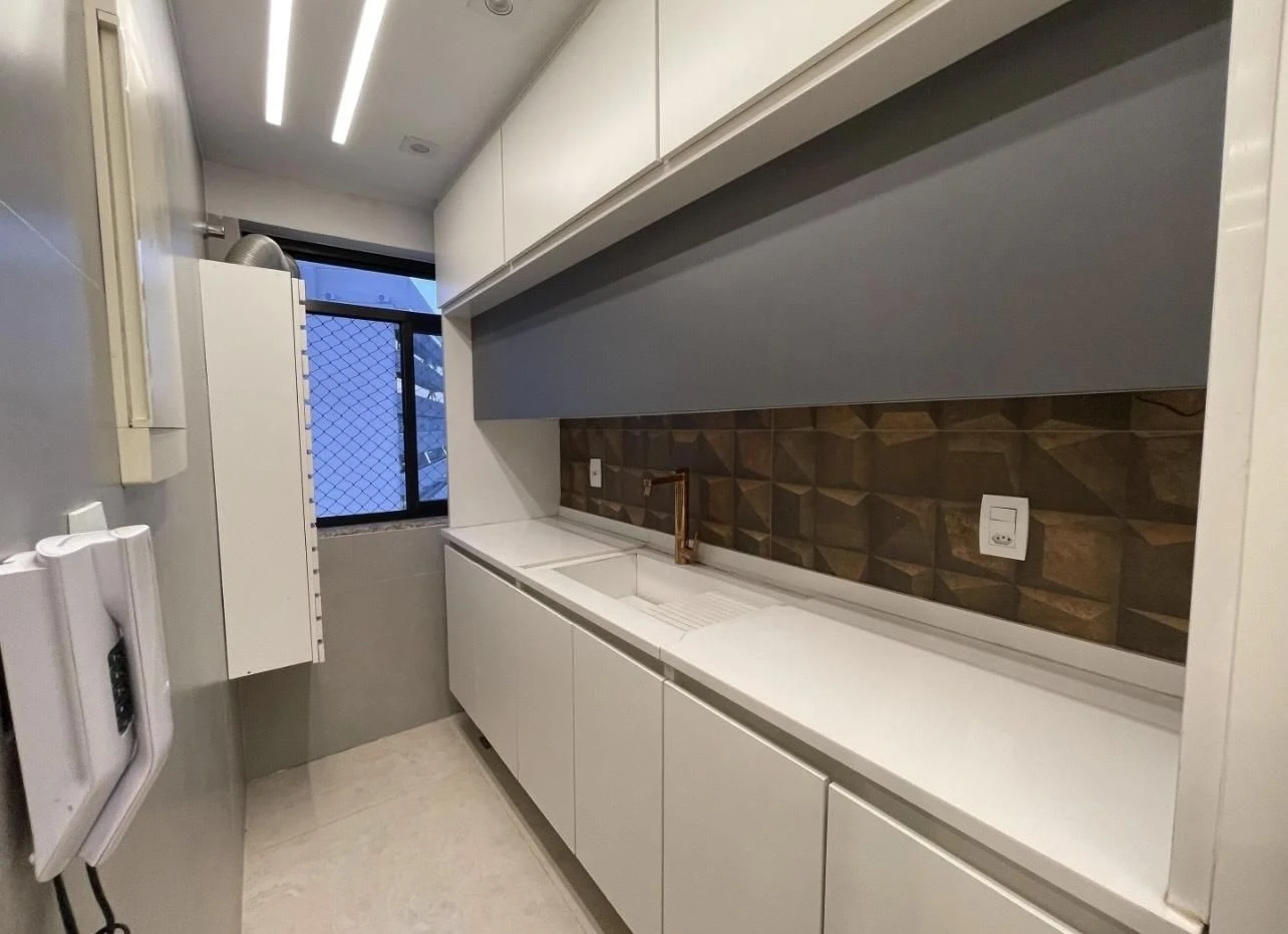 Floor-to-ceiling windows in a 3-bedroom apartment, 140 m² — photo 10