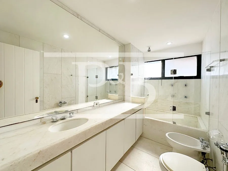 4-bedroom apartment with balcony and 319 m² — photo 25