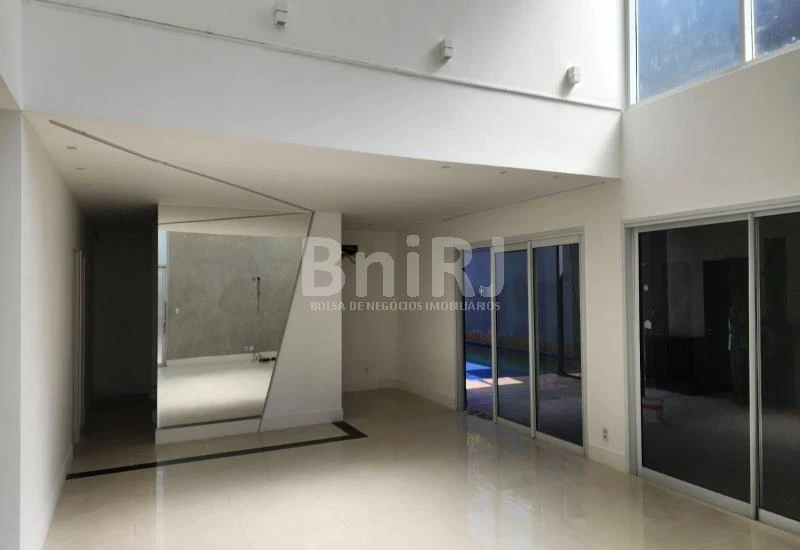 House with 6 bedrooms and 500 m² with 2 parking spaces — photo 42