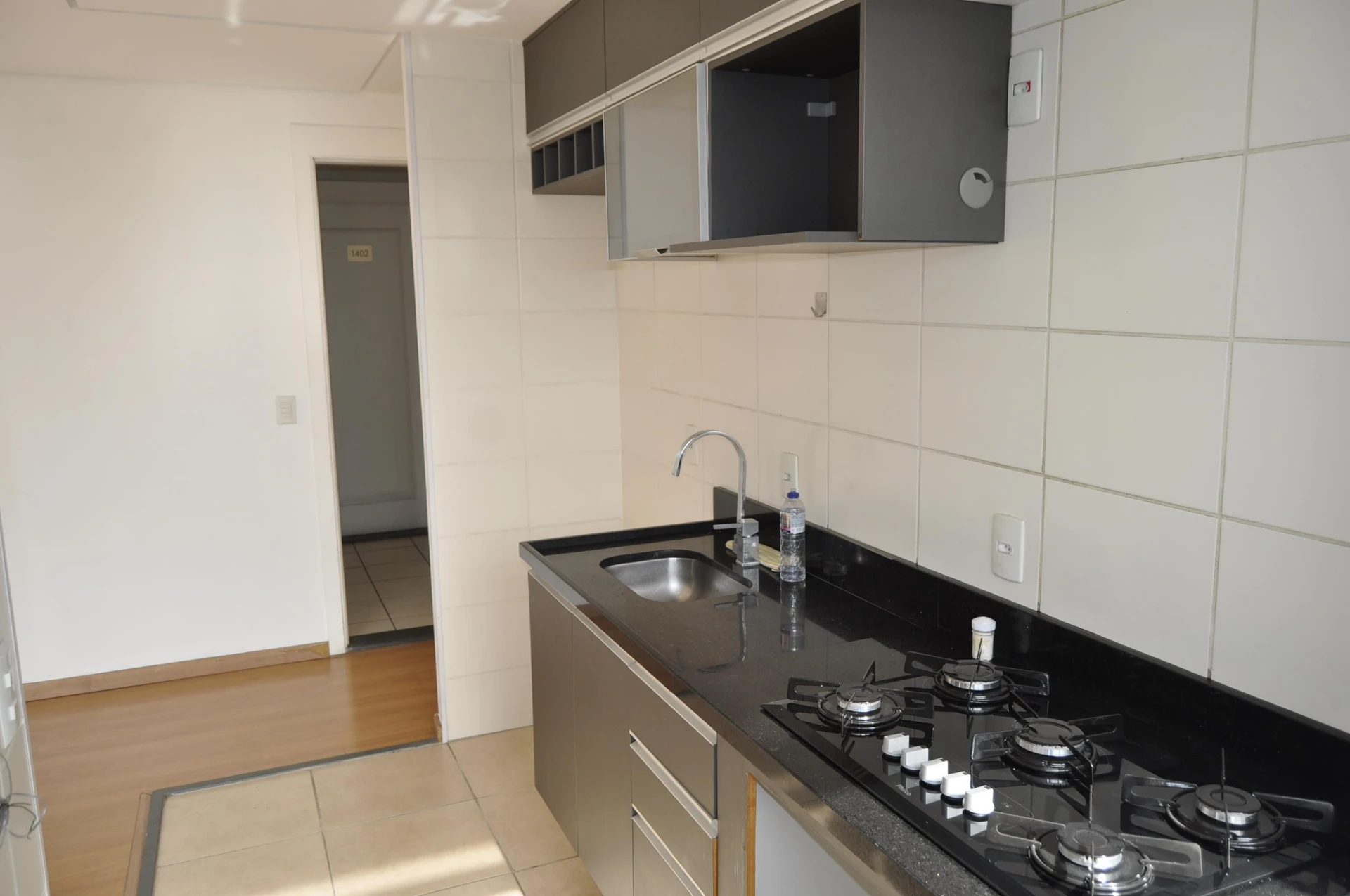 2-bedroom apartment in a building with a gym — photo 16