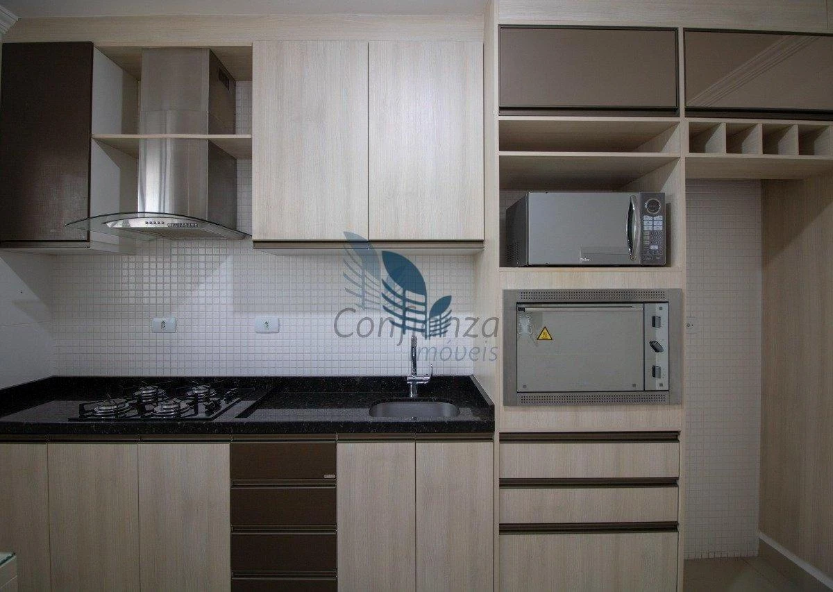 3-bedroom house with a glass-enclosed balcony in Curitiba — photo 3