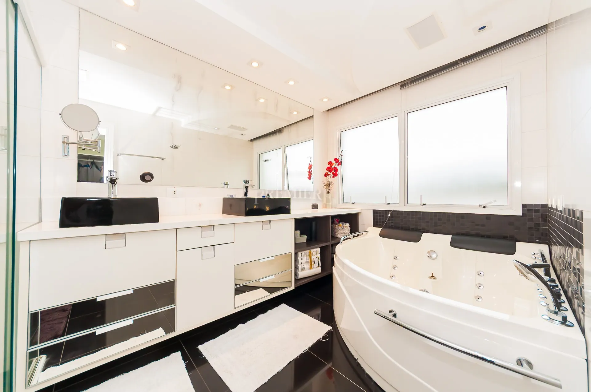 House with 3 en-suite bedrooms and 450 m² — photo 27
