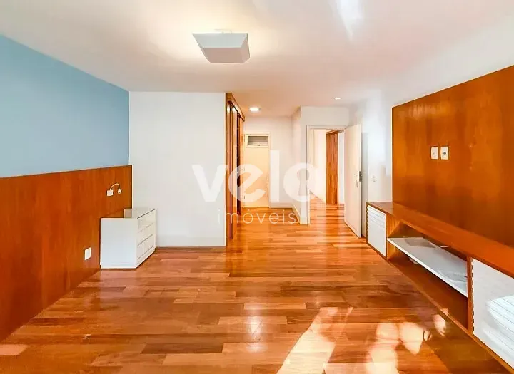 260 m² apartment with 3 bedrooms and 4 bathrooms — photo 3