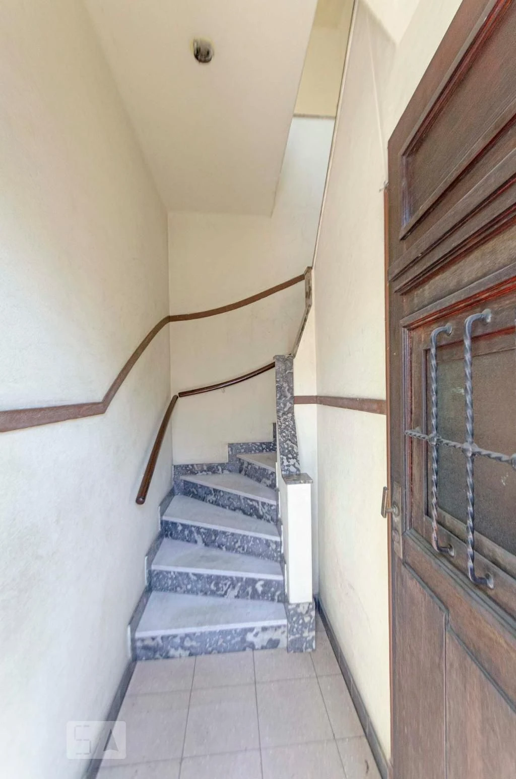 Unfurnished house with 6 bedrooms and private garden — photo 12