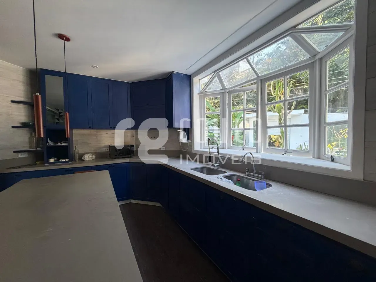 700 m² apartment with 6 bedrooms and 4 en-suite baths