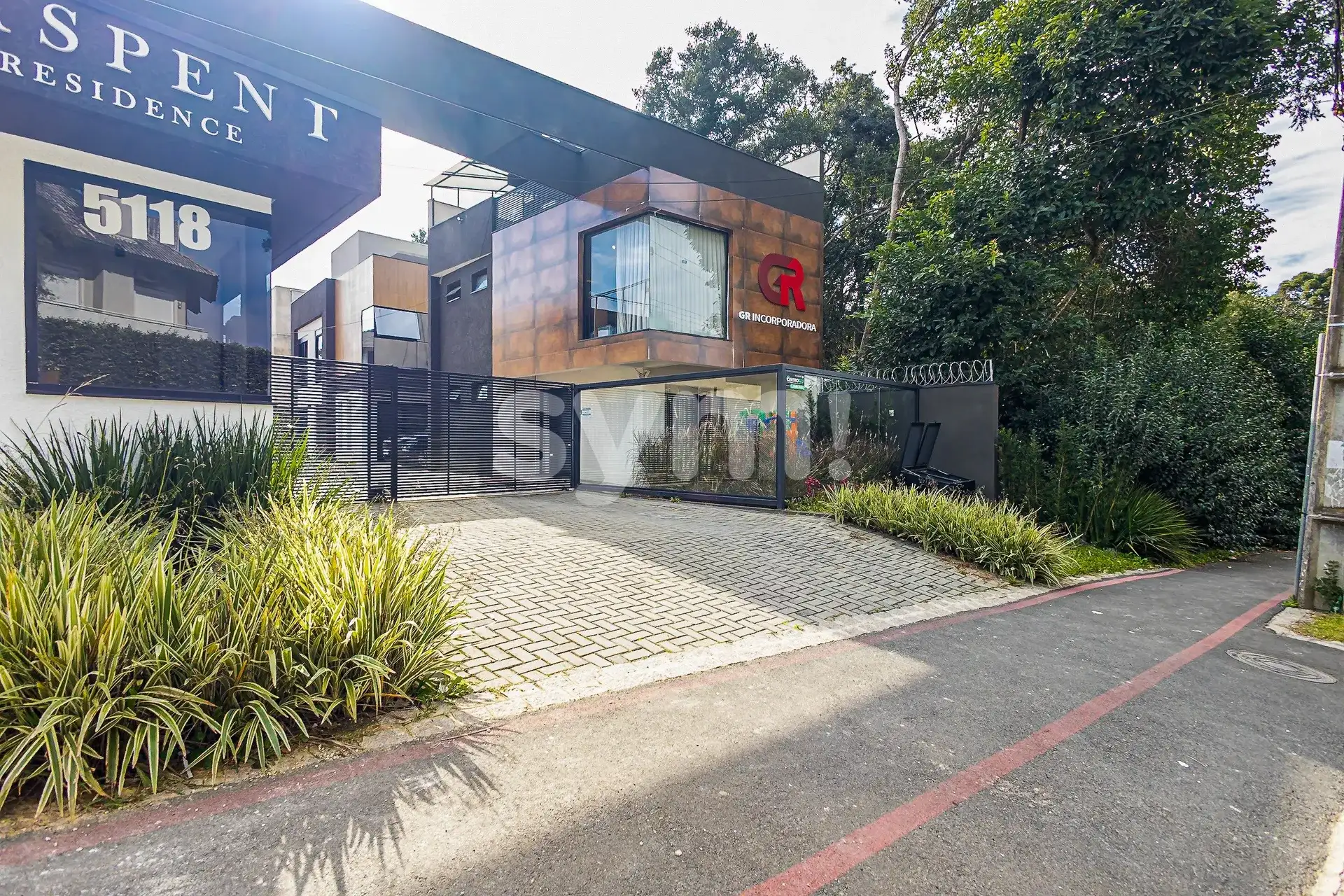 172 m² condominium house with open-plan kitchen — photo 34