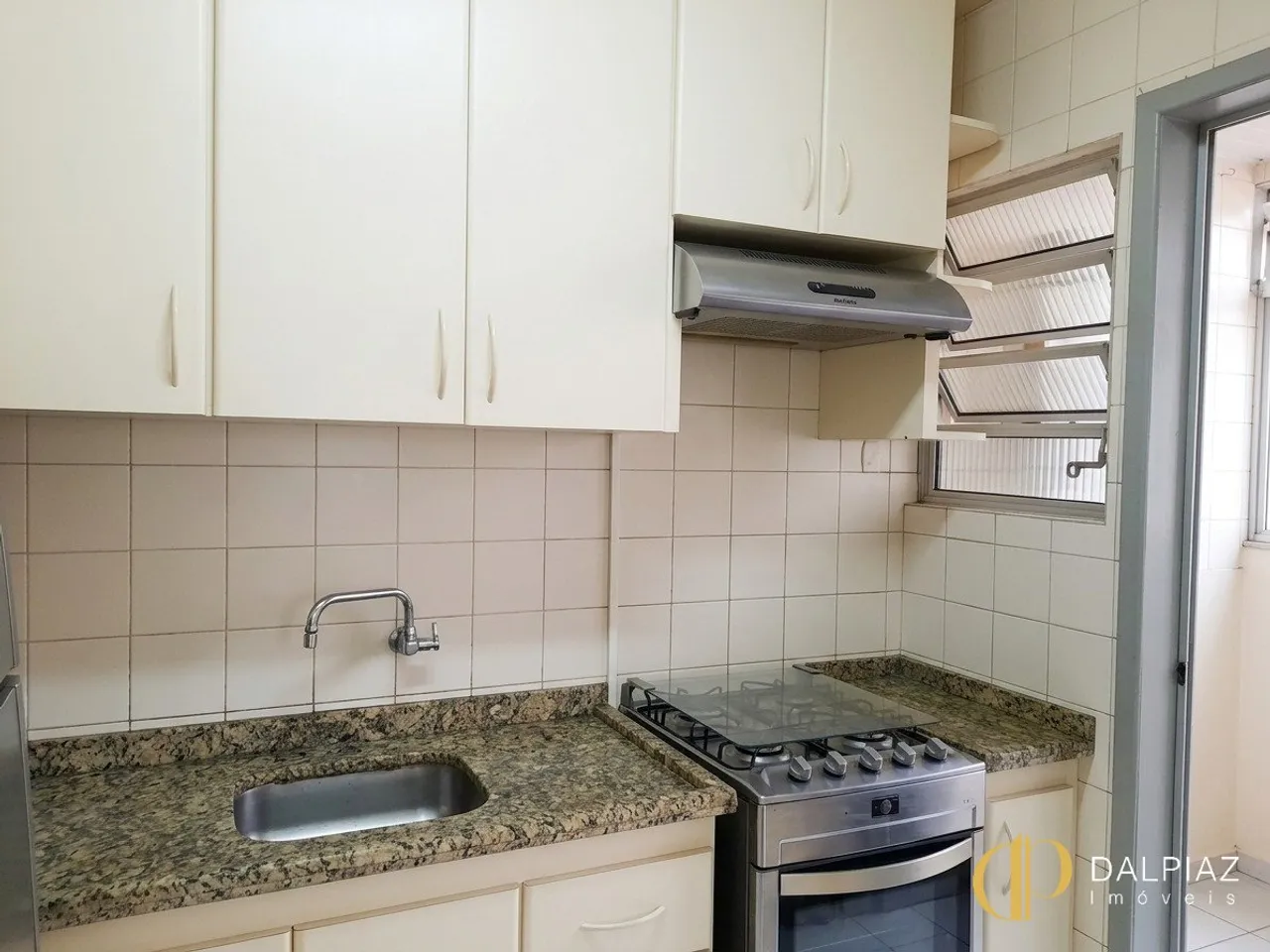 Apartamento para locação com 2 quartos e 1 banheiro