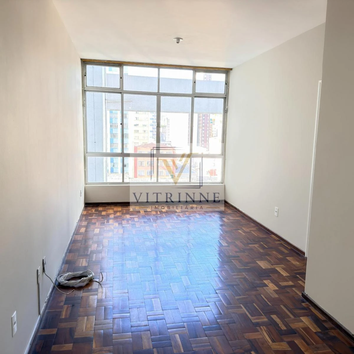 3-bedroom apartment with wood or laminate floors in Curitiba — photo 26