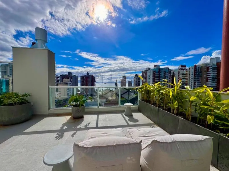 One-bedroom apartment with a glass-enclosed balcony — photo 3