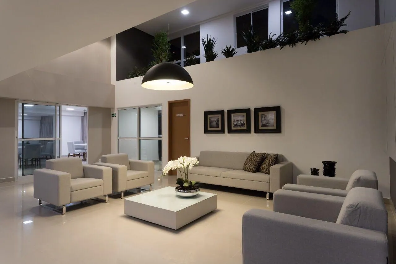 3-bedroom apartment in a building with a gym — photo 9