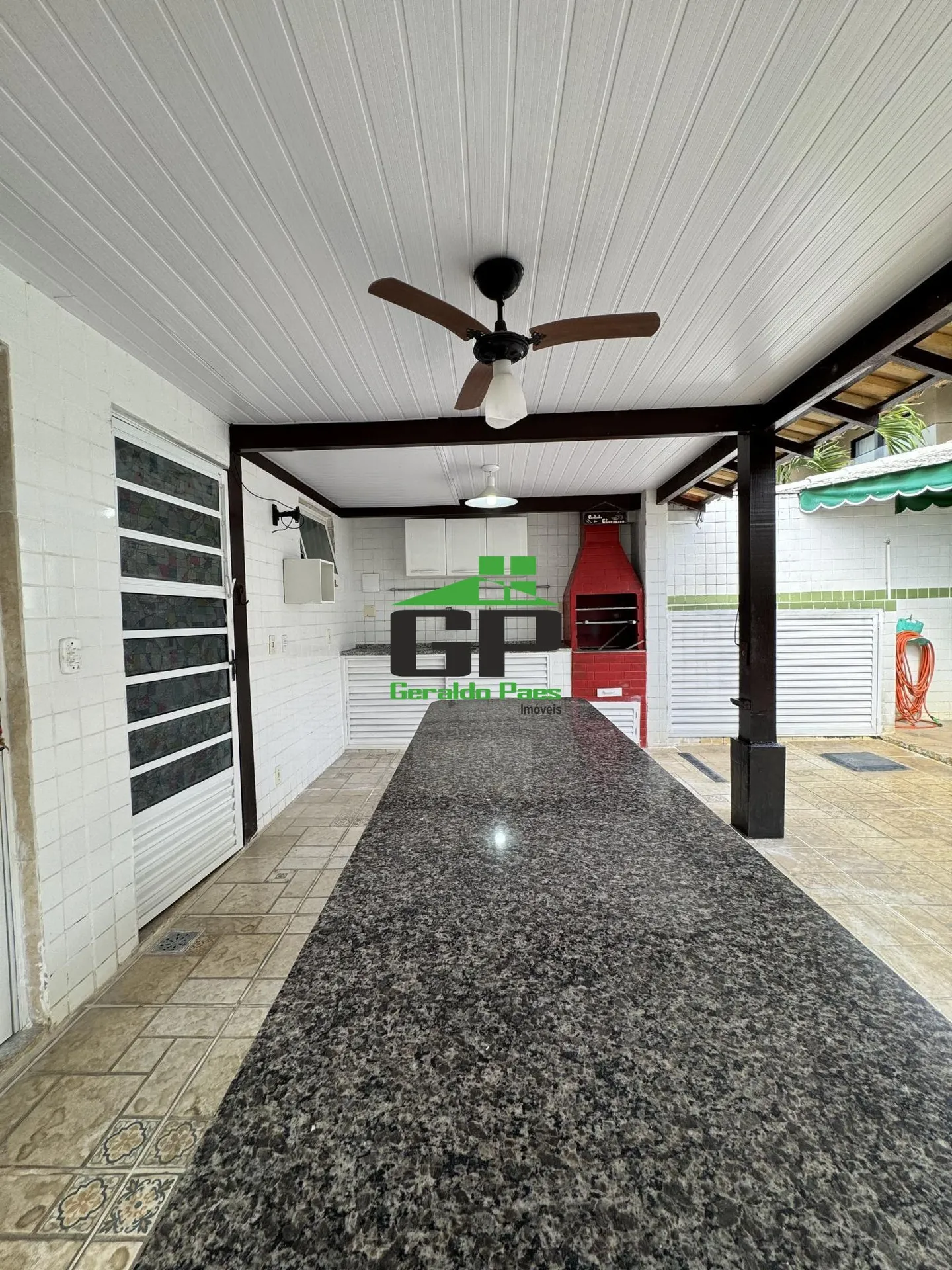 Casa com 5 quartos e 5 banheiros, cozinha fechada — photo 49