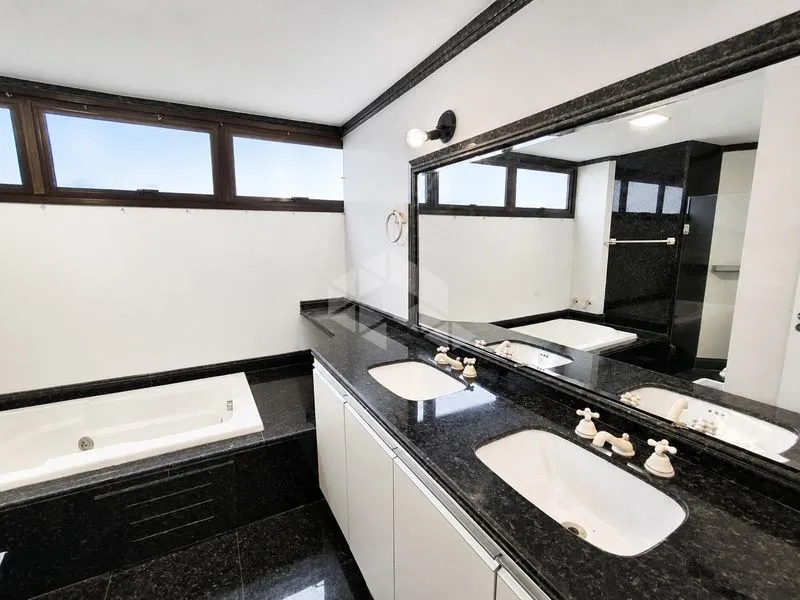 Departamento de 4 dormitorios con ventanales de piso a techo — photo 18