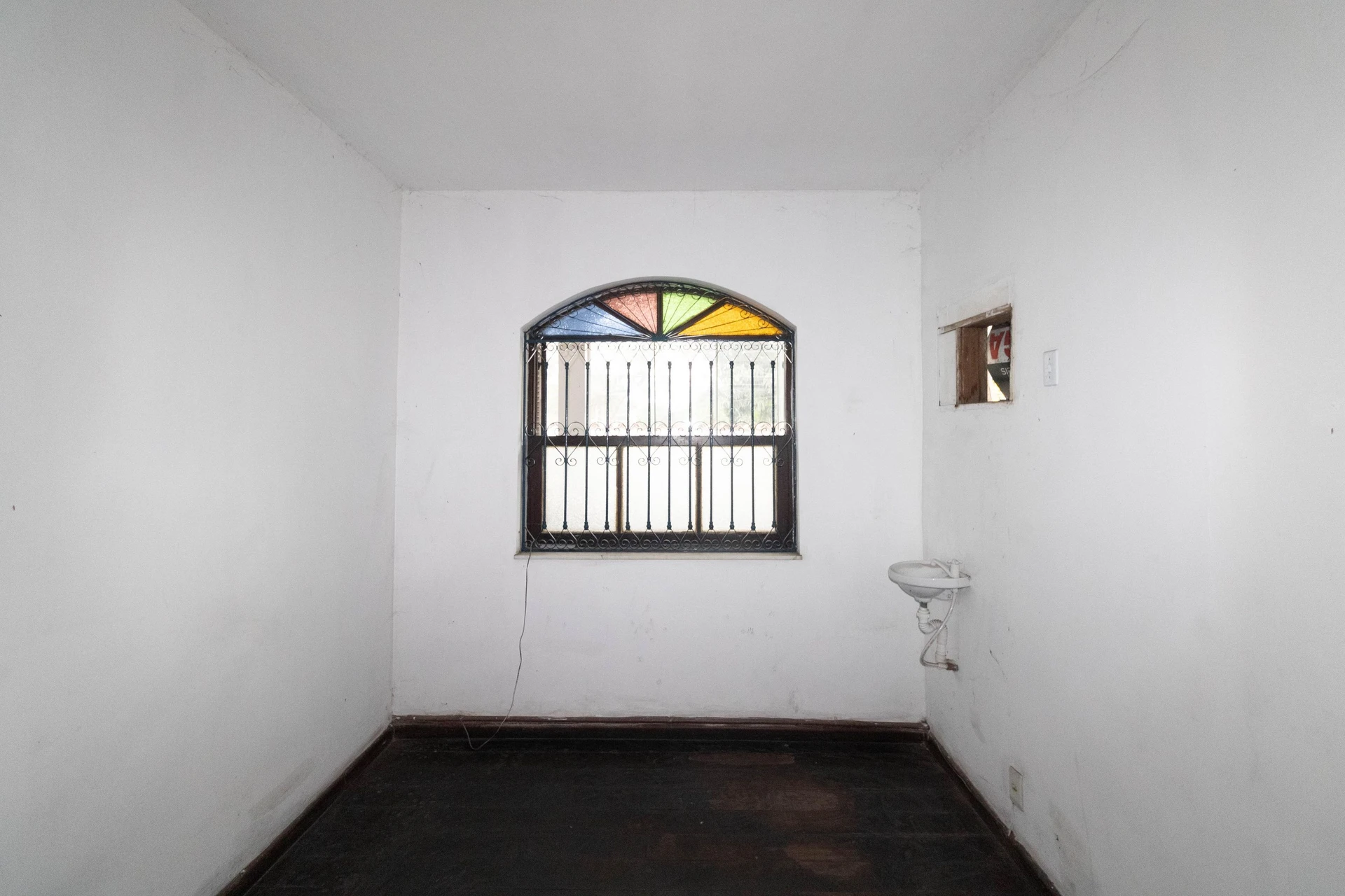 House with 4 bedrooms and 1 bathroom, separate kitchen — photo 11