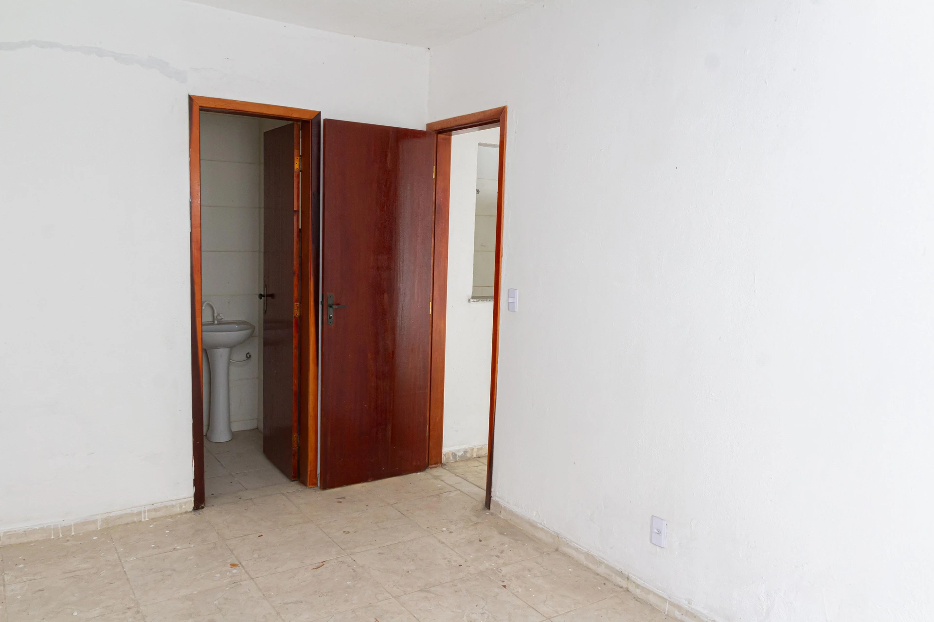 Studio unit with 1 bedroom, ensuite bathroom, private garden — photo 38