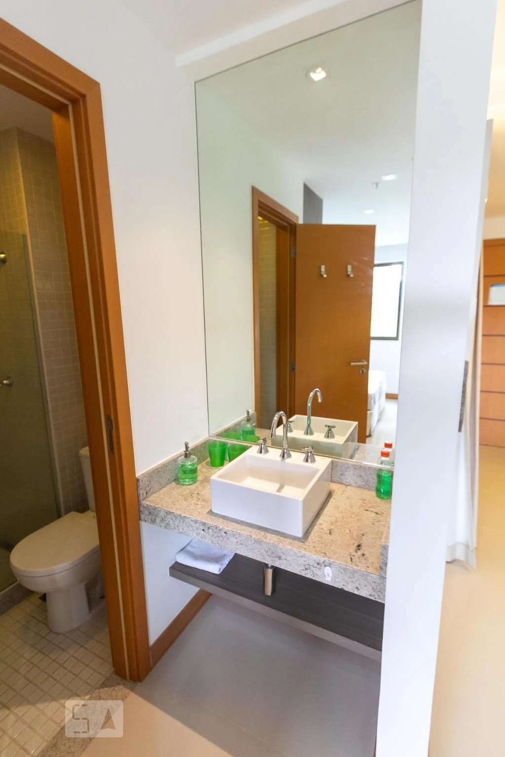 Furnished 1-bedroom apartment with private garden — photo 45