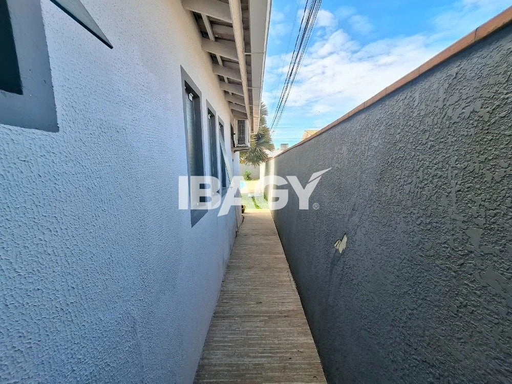 3-bedroom house with a private pool — photo 27