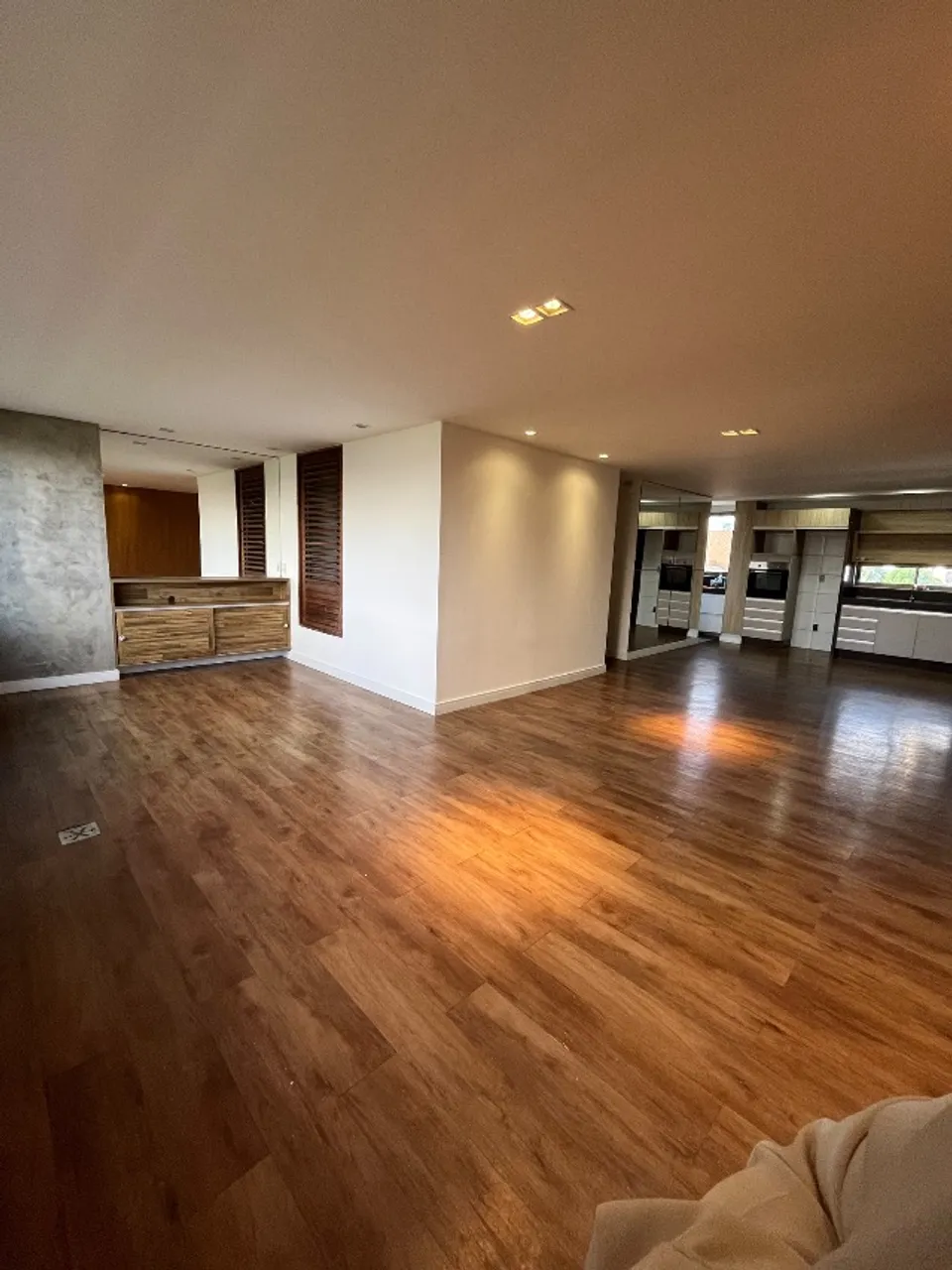 4-bedroom apartment with a walk-in closet