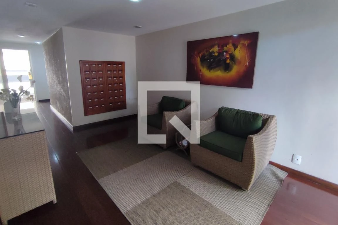 Furnished 2-bedroom apartment with open-plan kitchen — photo 18