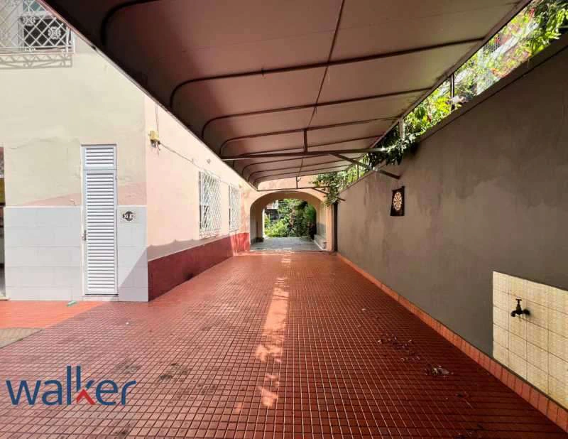 House with 11 bedrooms, 500 m² and 10 parking spots — photo 23