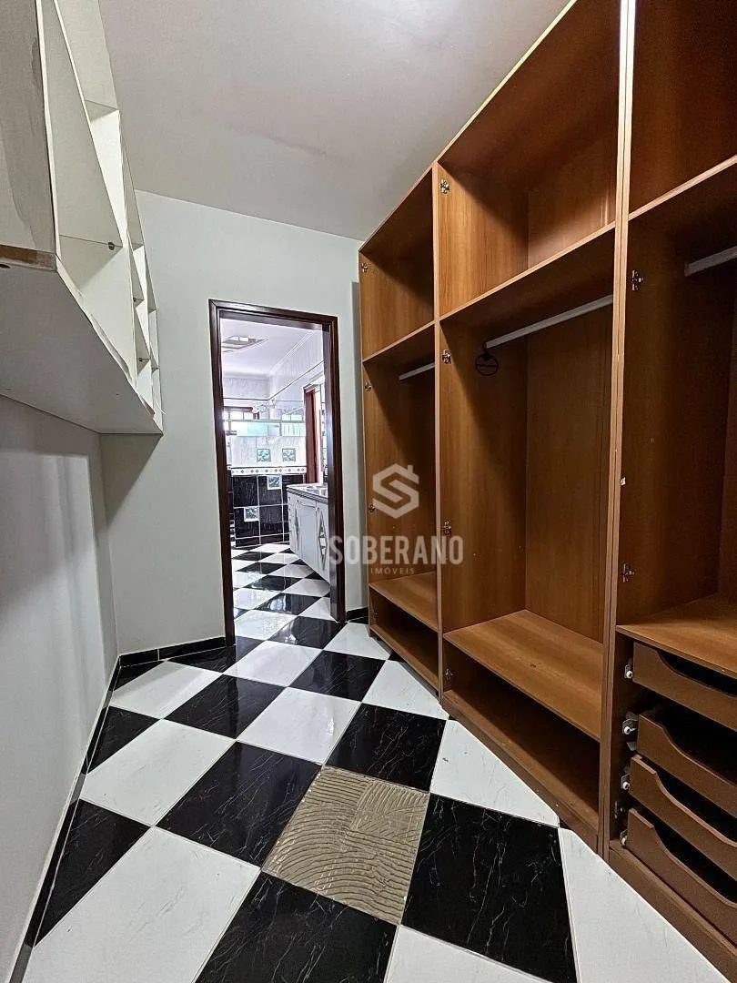 House with 6 bedrooms and 720 m² plus 4 parking — photo 8