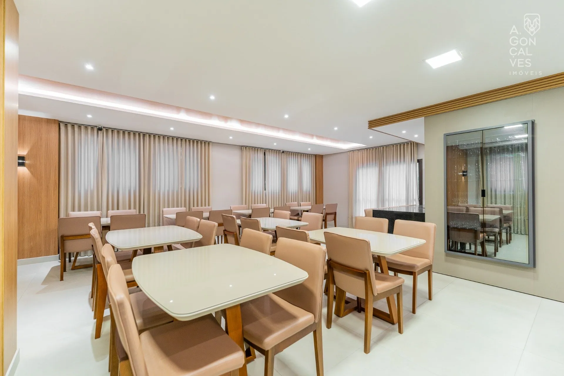 Furnished apartment with 4 bedrooms and 4 bathrooms — photo 37