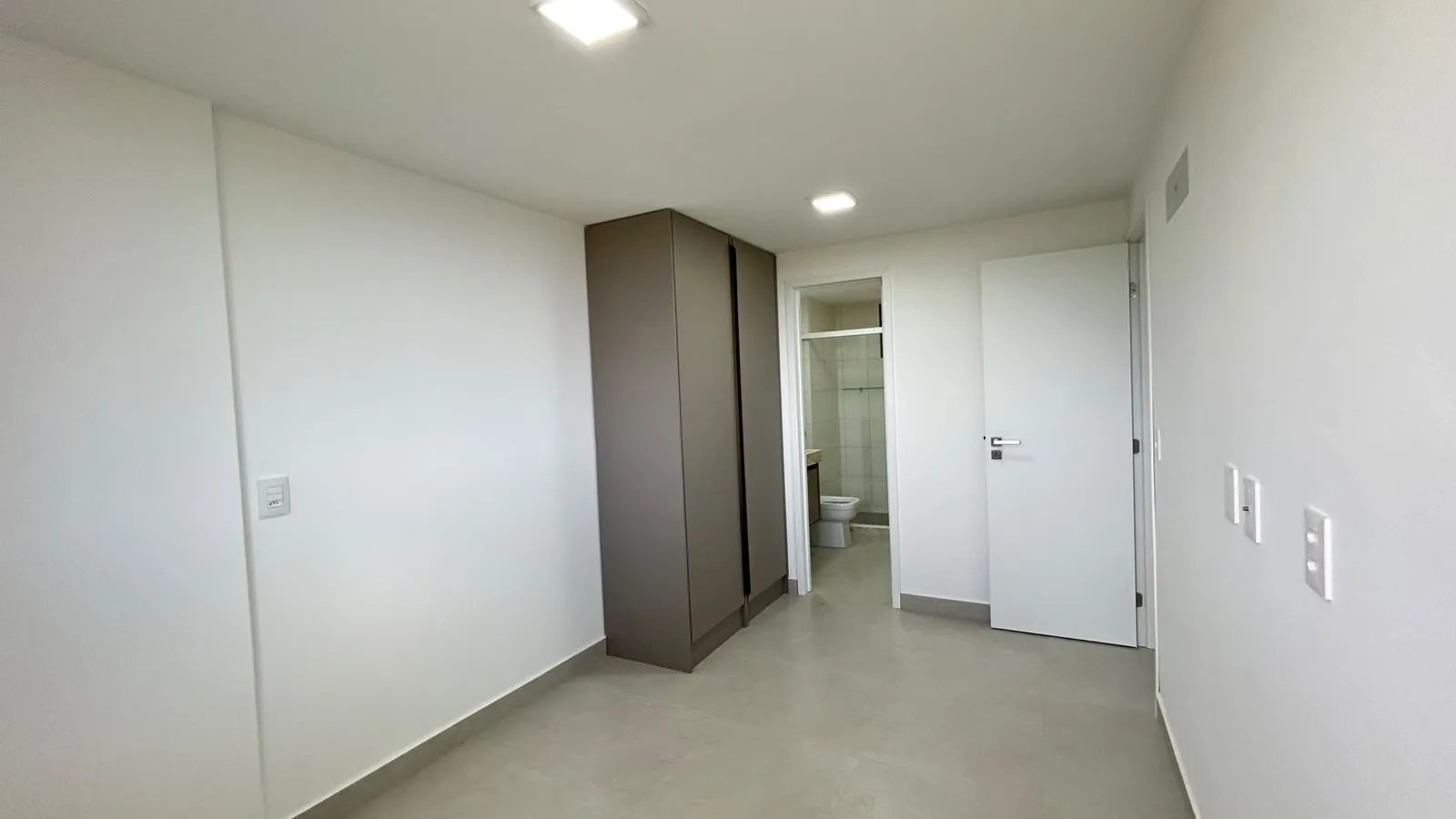 3-bedroom apartment with a grill on the balcony — photo 14