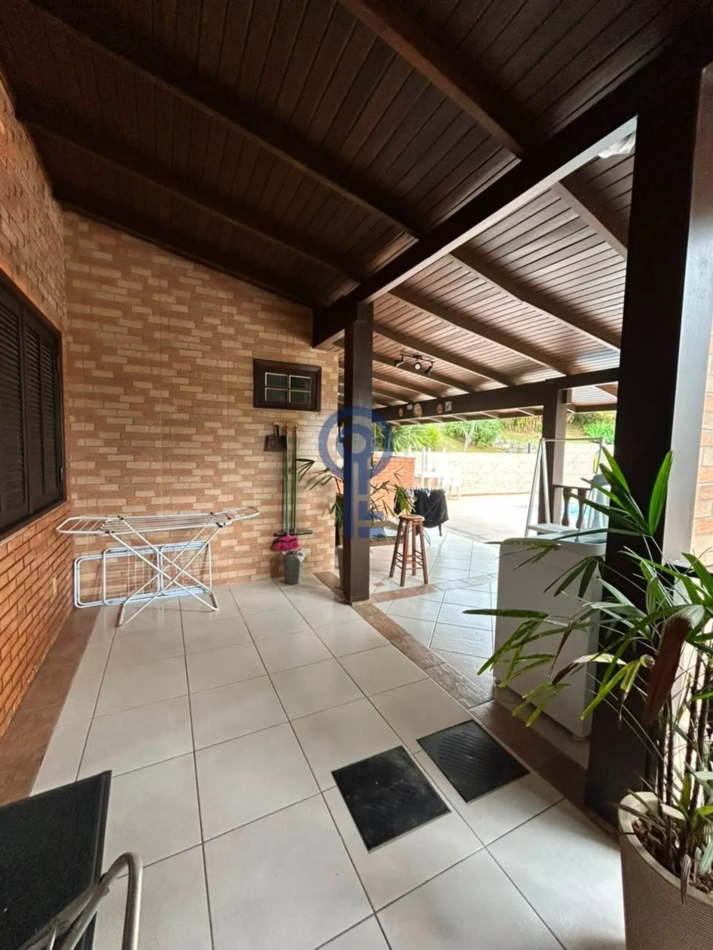 Furnished 25 m² studio with no parking and a gas kitchenette — photo 18