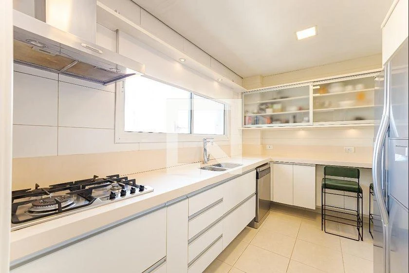 Furnished apartment with 3 en-suite bedrooms and 211 m² — photo 6