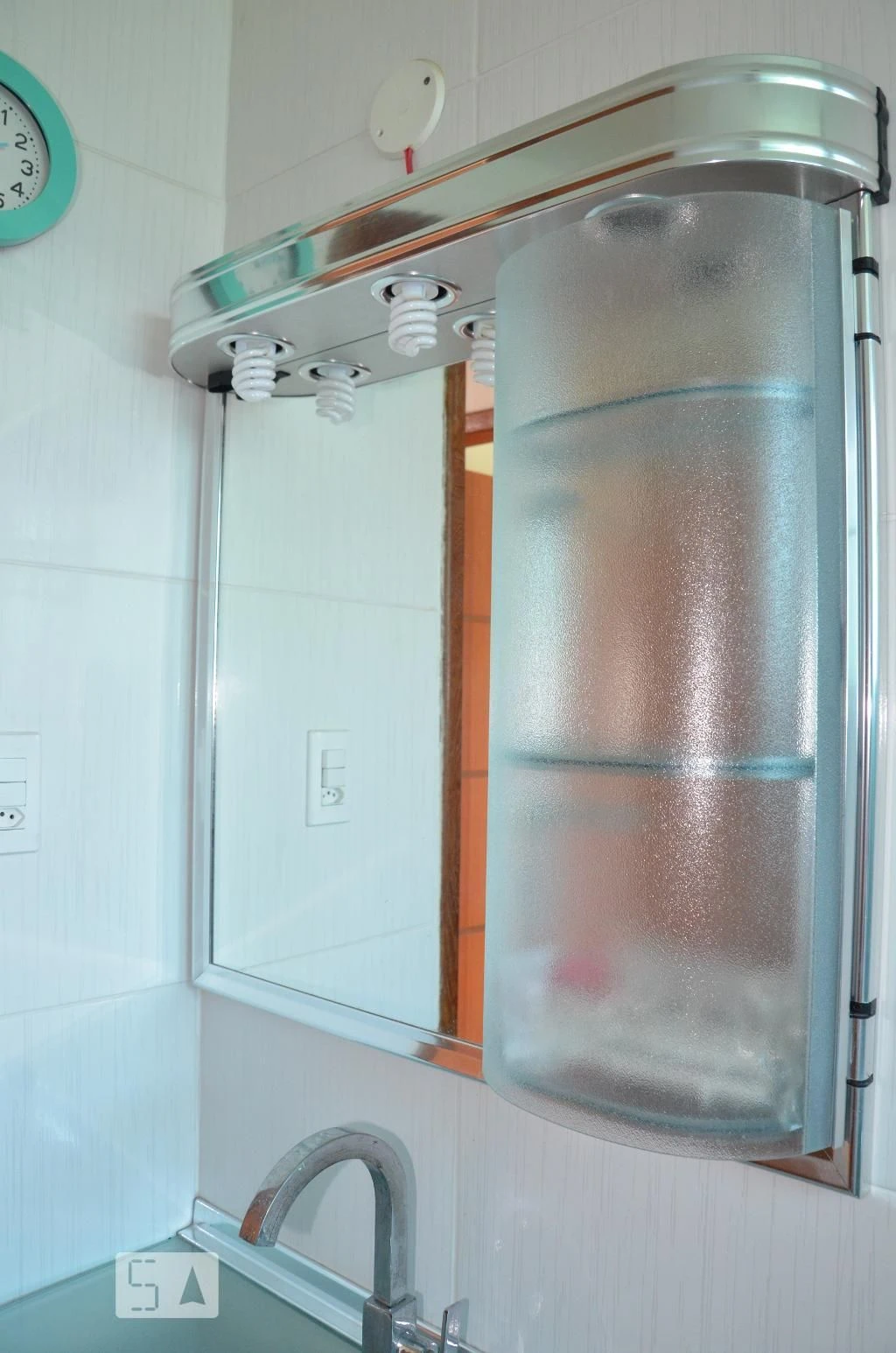 2-bedroom apartment in a building with a pool — photo 33