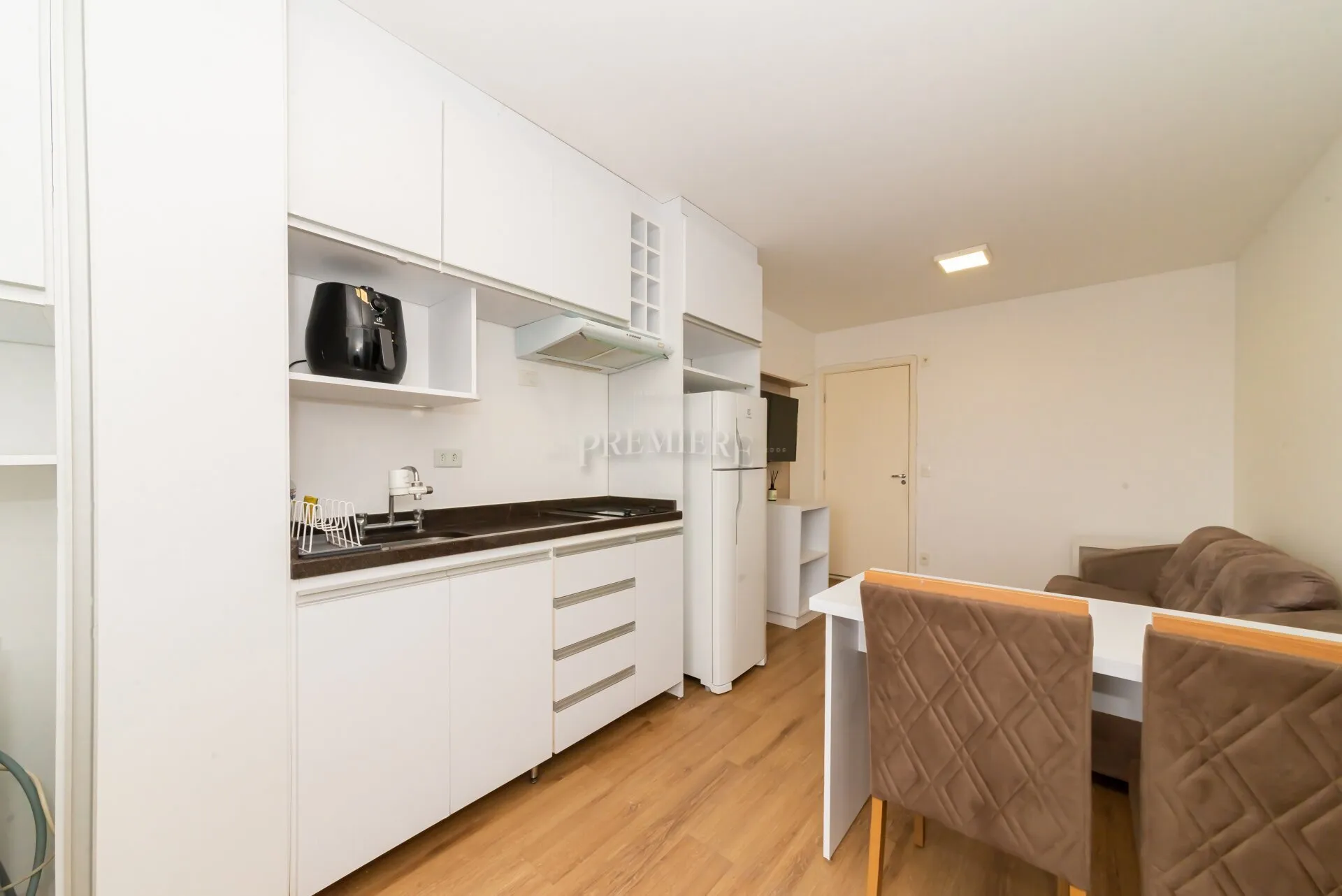 One-bedroom apartment with a washing machine in Curitiba — photo 5