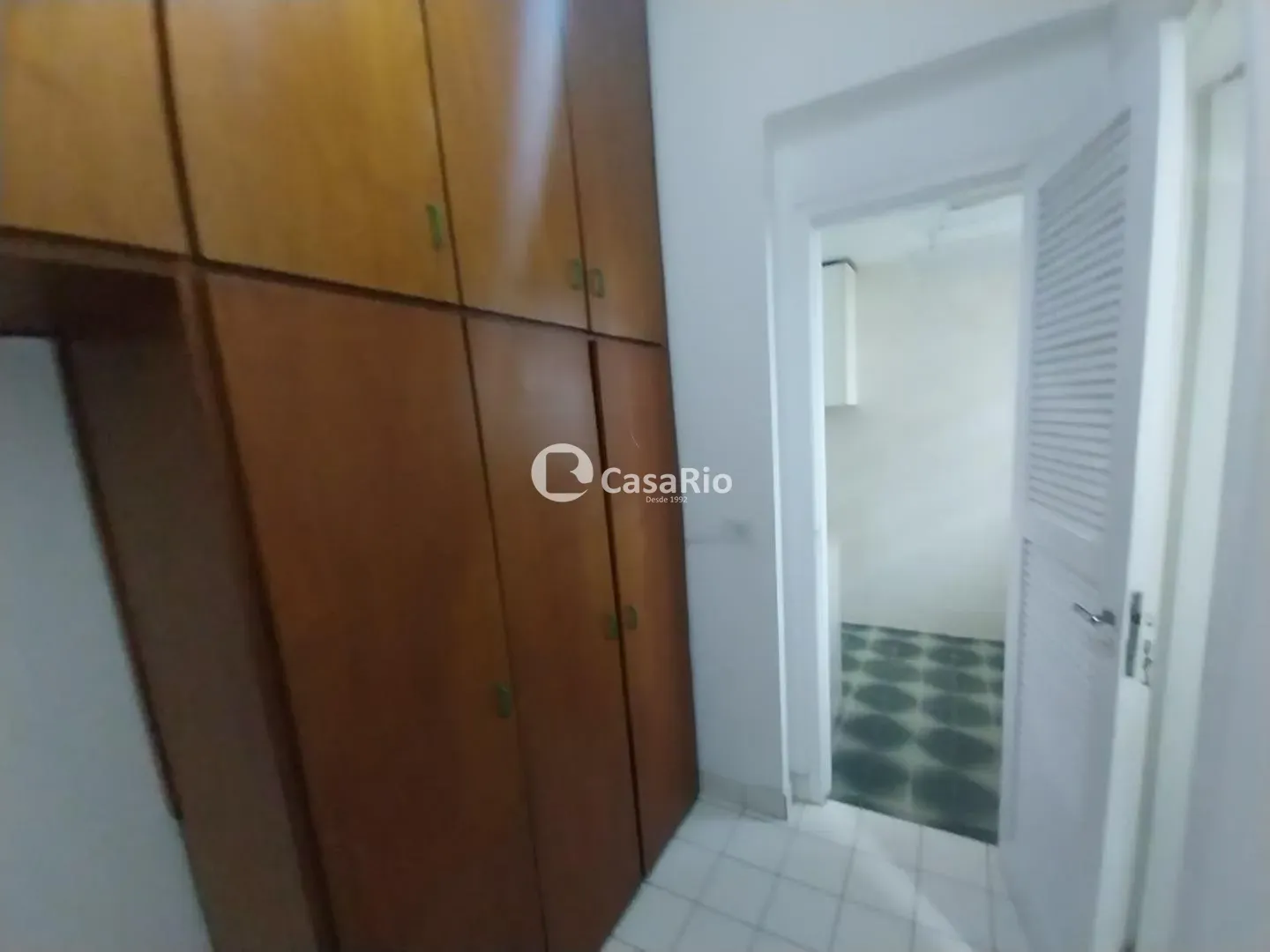 2-bedroom apartment with wood or laminate floors — photo 35