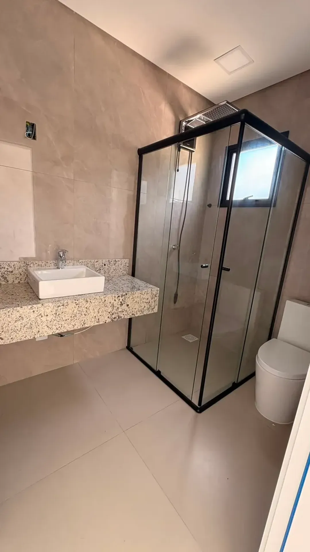 5-suite house with open-plan kitchen and 480 m² — photo 38