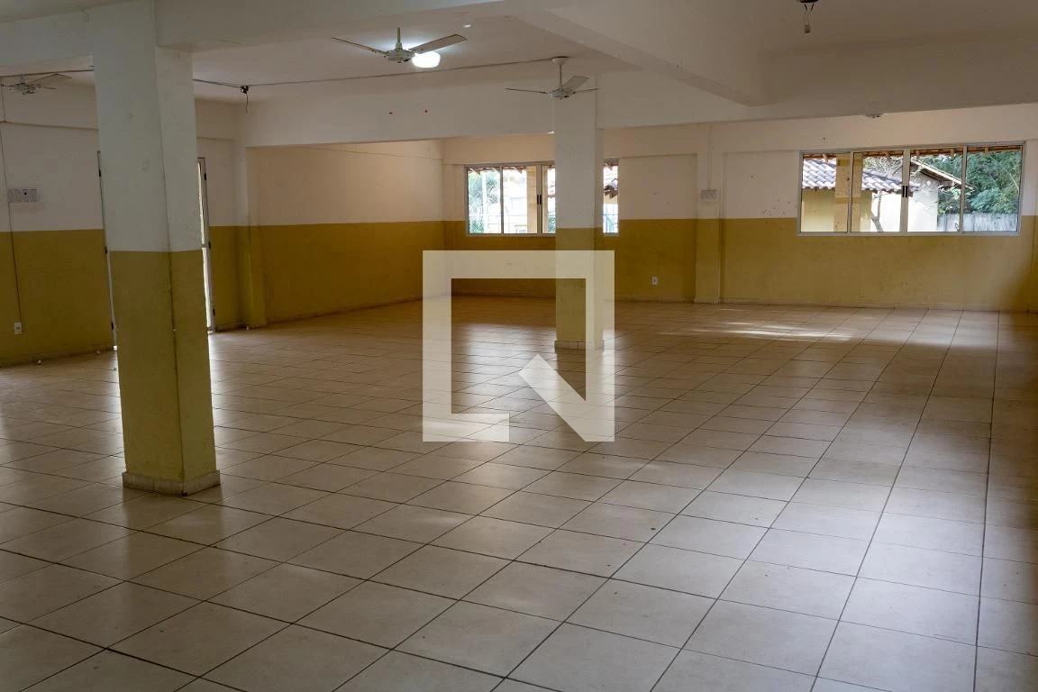 2-bedroom apartment with 1 parking space and laundry area — photo 39