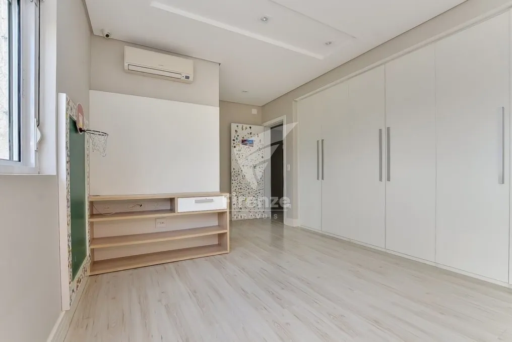 Furnished 352 m² apartment with 3 en-suite bedrooms — photo 26
