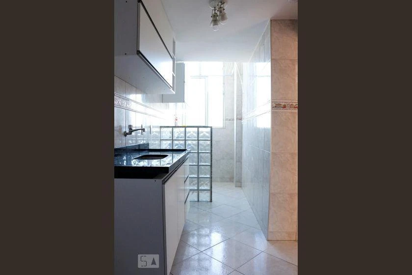 Apartment with 2 bathrooms, balcony and laundry area — photo 38