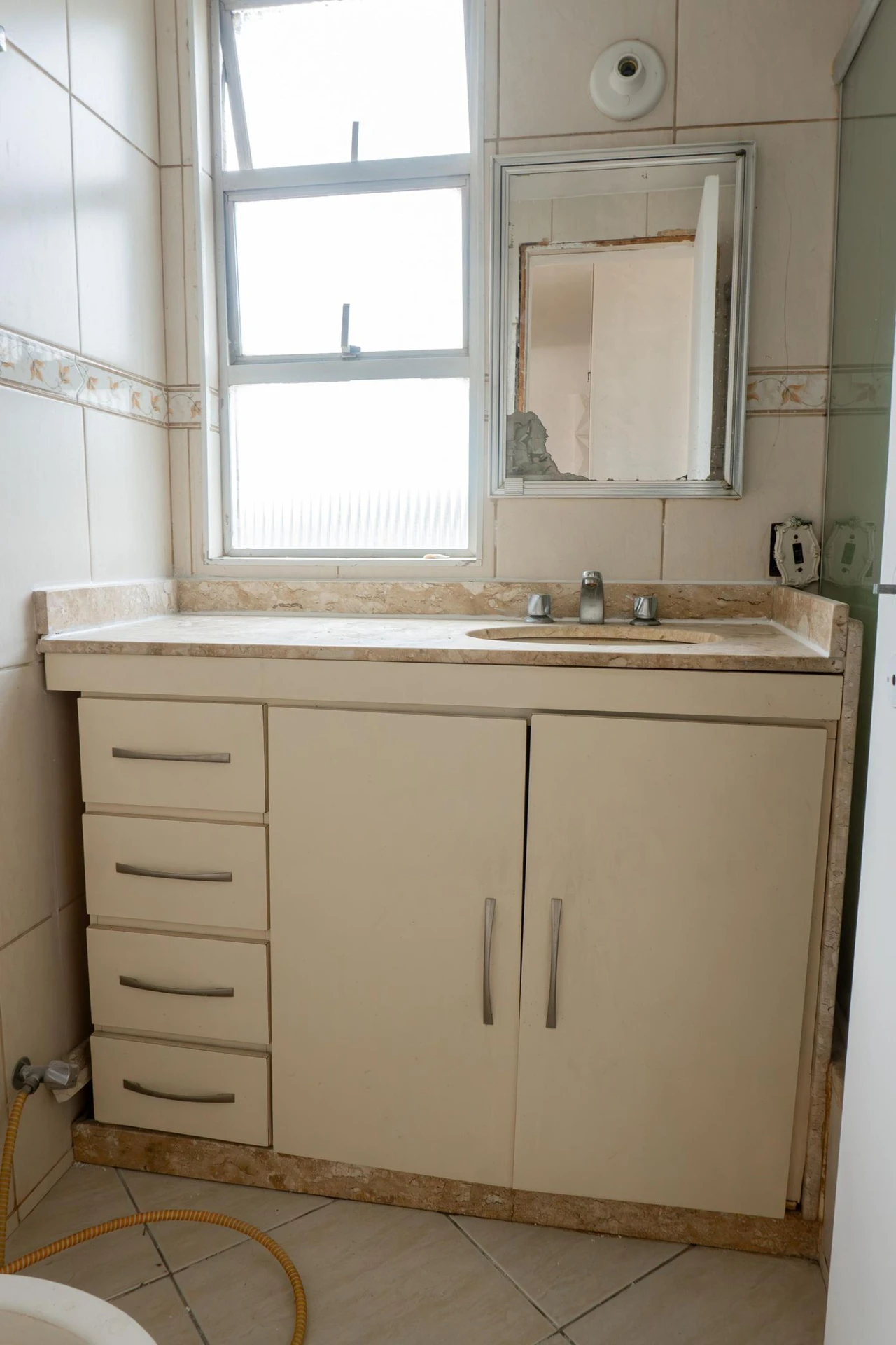 Bathtub in a 3-bedroom apartment, 81 m² — photo 12