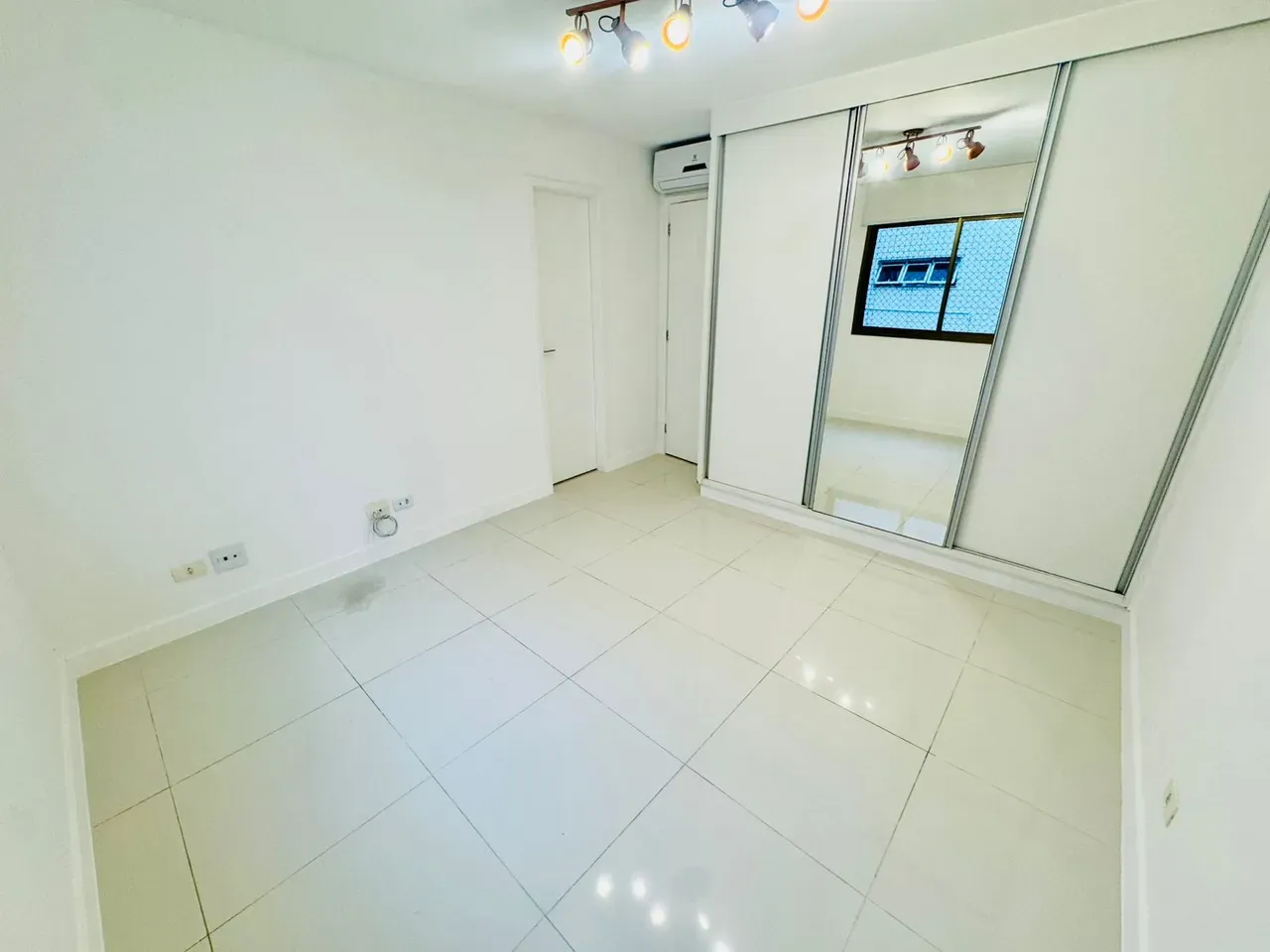 Penthouse with 4 bedrooms and 5 bathrooms plus 4 parking — photo 34