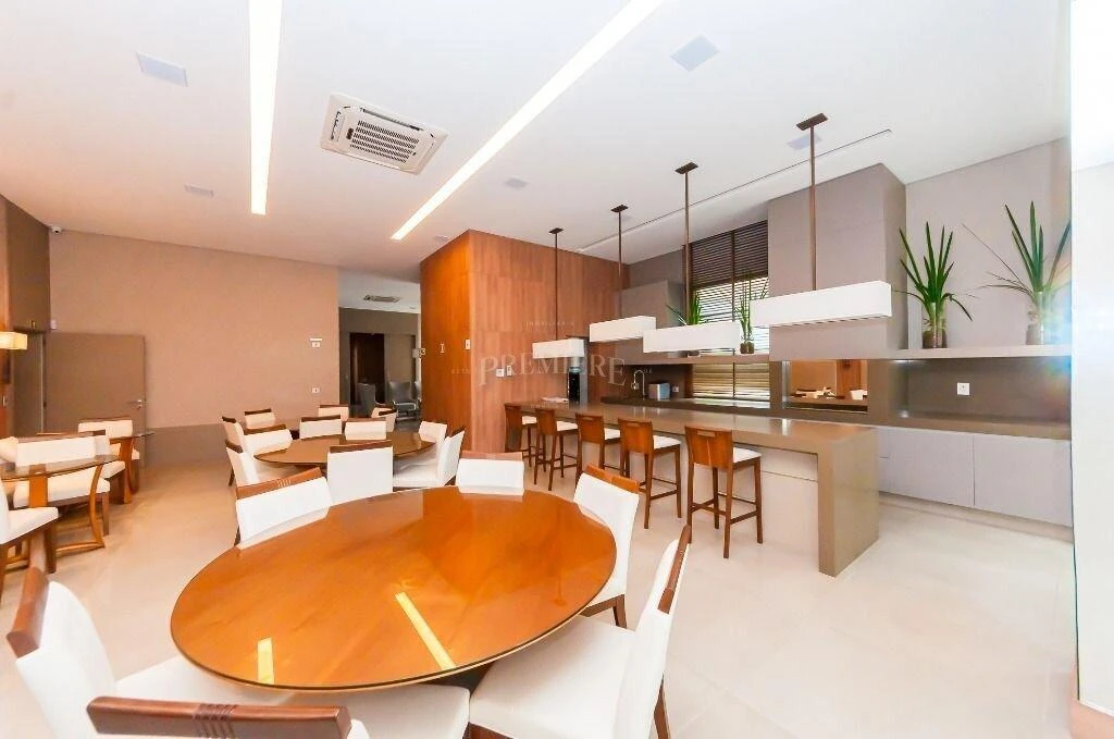 266 m² apartment with a walk-in closet and a bathtub — photo 37