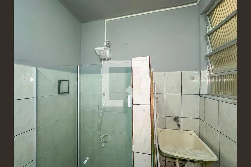 Studio com piso de madeira ou laminado, Centro — photo 20