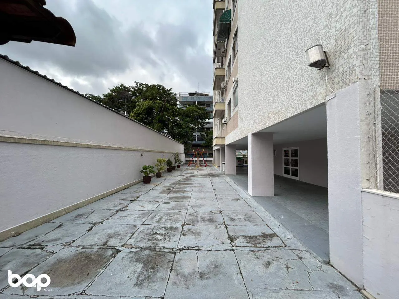 Apartment with a fitted kitchen and a balcony — photo 24