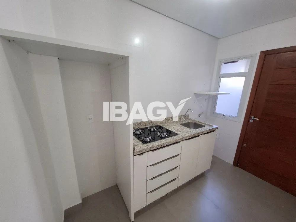 1-bedroom apartment with gas stove and range hood — photo 2