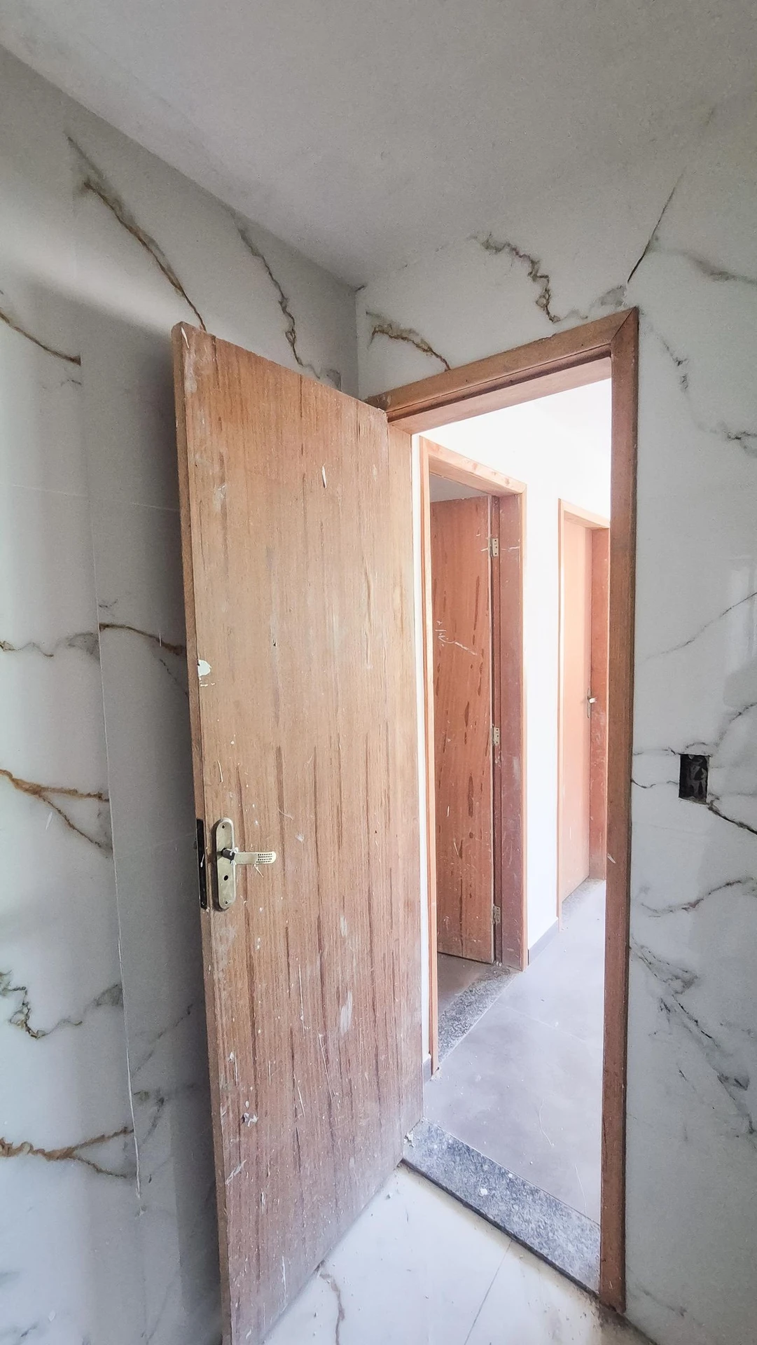Apartamento com 2 quartos e box de vidro no banheiro — photo 39