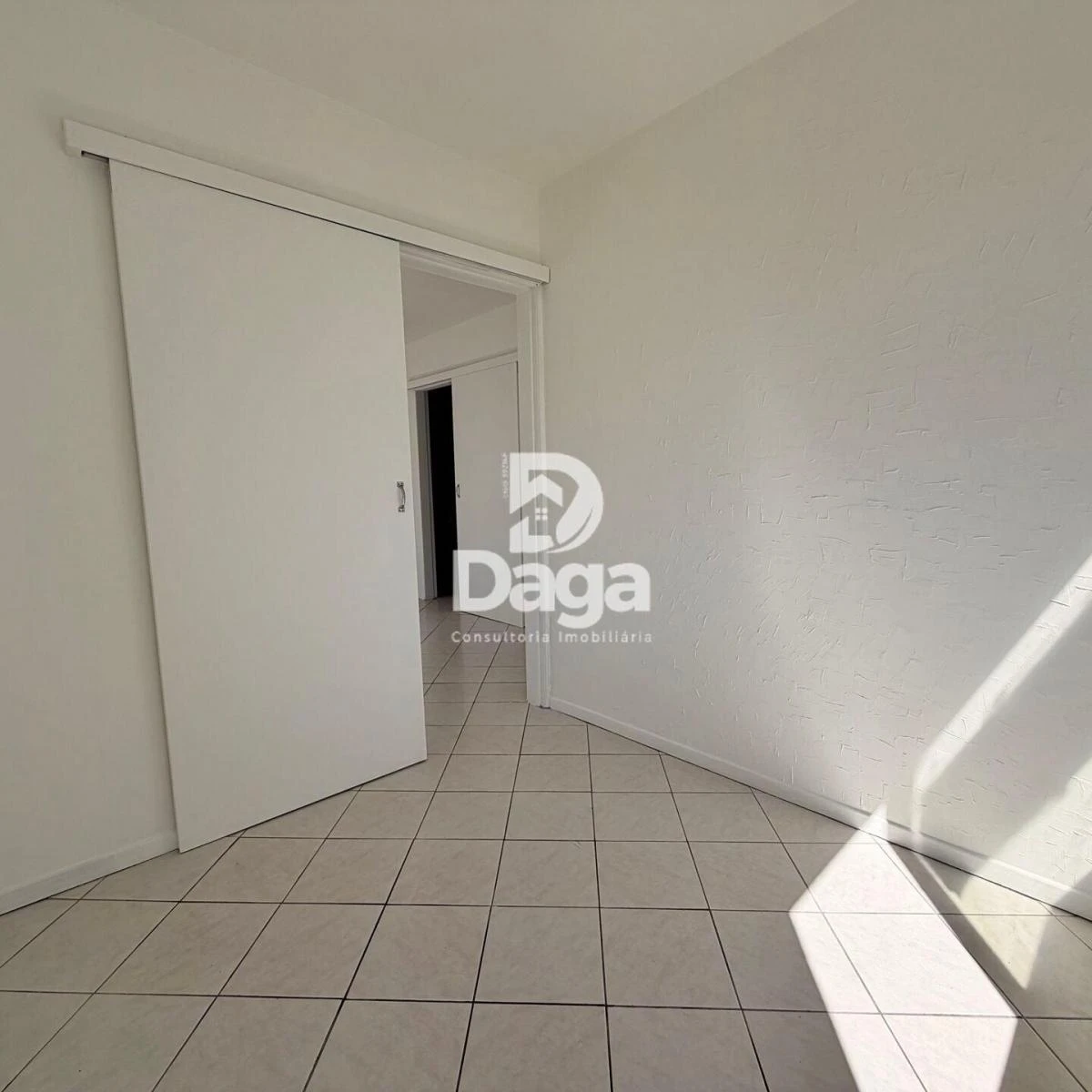 2-bedroom apartment with a separate kitchen and parking — photo 12
