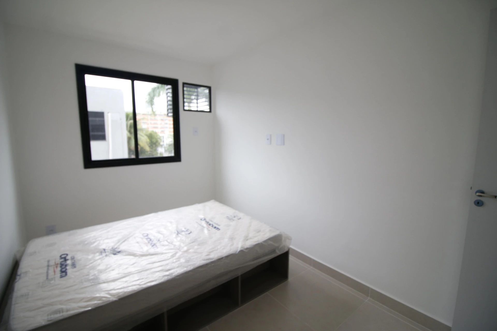 Apartamento de 1 dormitorio con cocina abierta y balcón — photo 5