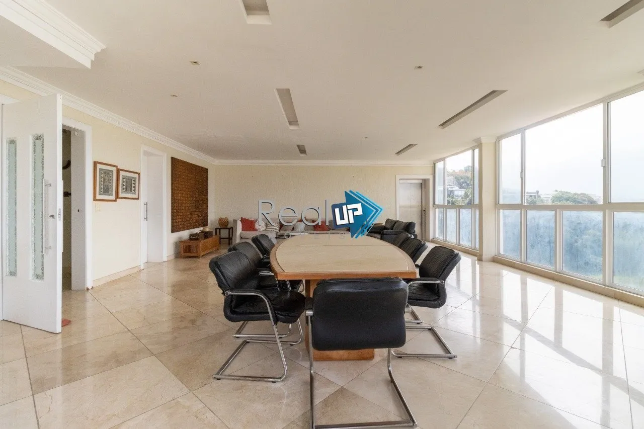 Condominium house with 5 bedrooms and 1081 m² plus laundry — photo 7